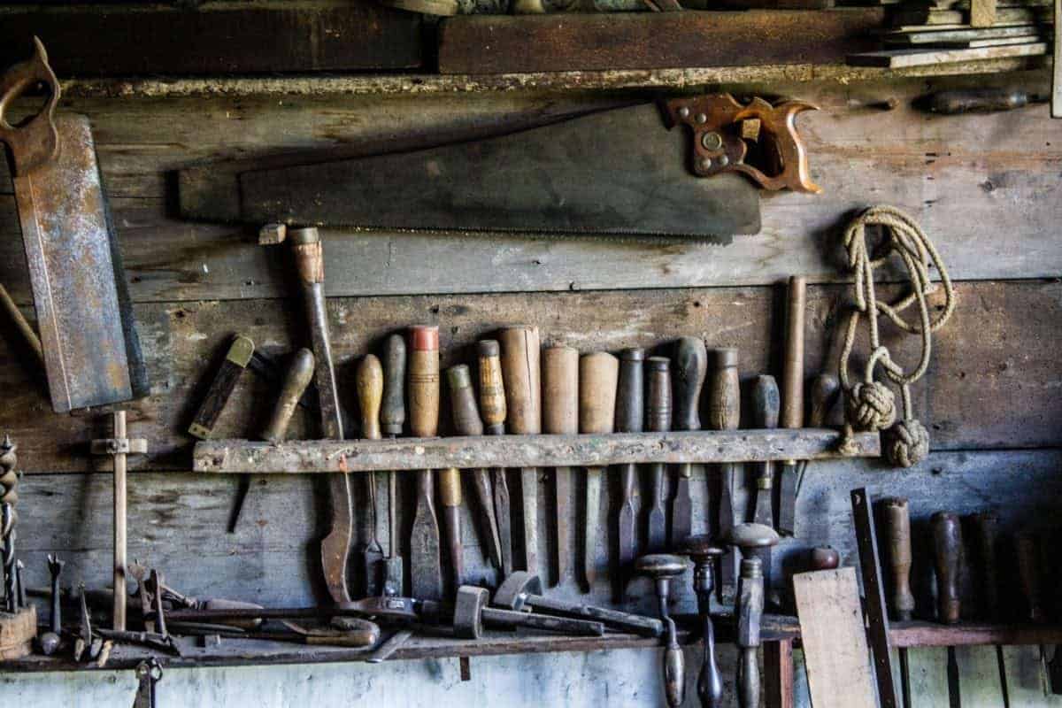 how to clean hand and power tools